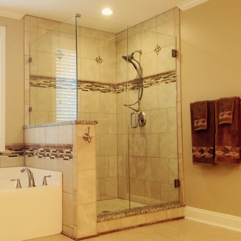 Виды стеклянных дверей для душевой