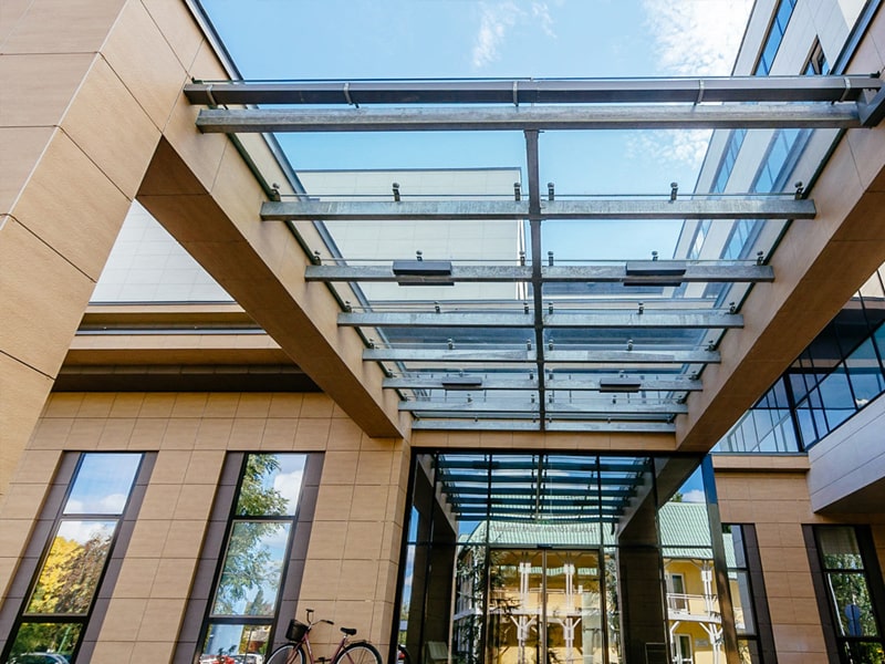 Высота стеклянного навеса