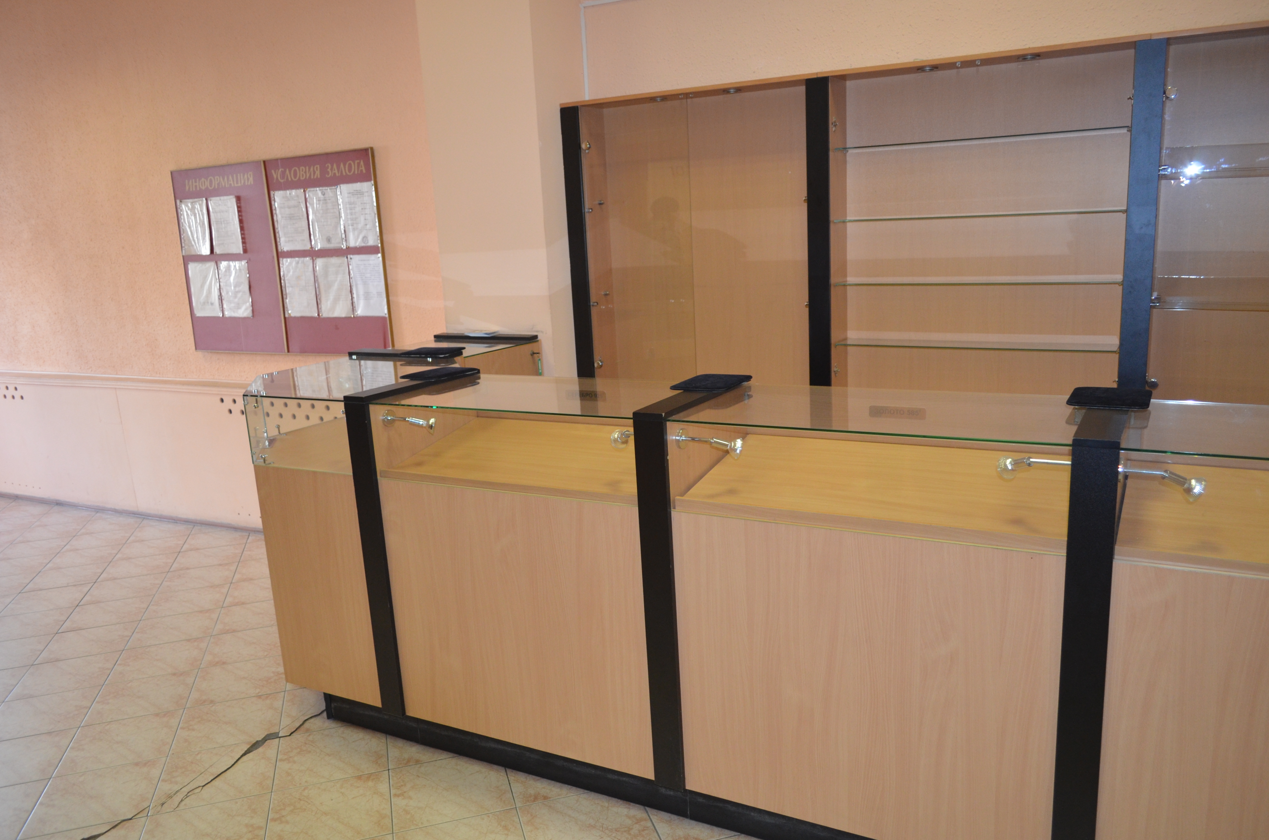 музейное и торговое оборудование из стекла