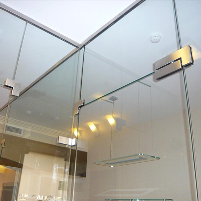 Стеклянные двери