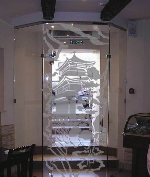 Стеклянные двери