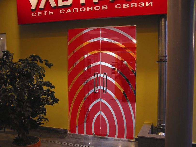 Стеклянные двери