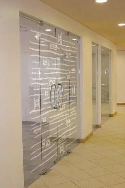 Стеклянные двери